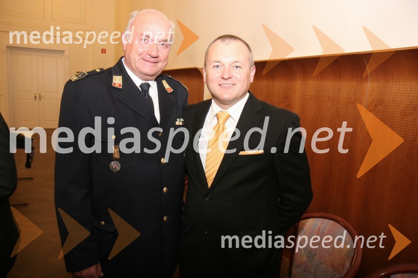 ... in Franc Kangler, župan Mestne občine MariborPodelitev priznanj Mestne občine Maribor za leto 2009 in razglasitev častnega občana