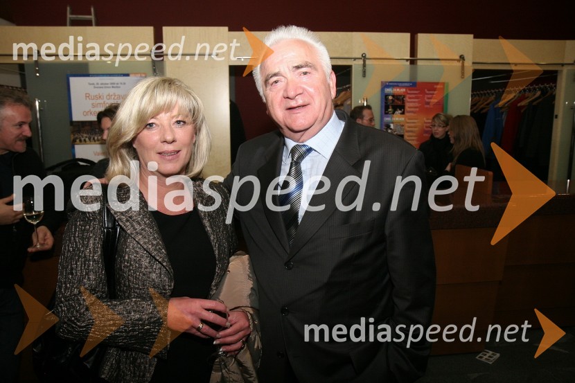 Tatjana Mileta, direktorica GIZ-a in mestna svetnica MOM-a in Karl Midlil, predsednik Komisije mestnega sveta Mestne občine Maribor za priznanje in nagradePodelitev priznanj Mestne občine Maribor za leto 2009 in razglasitev častnega občana