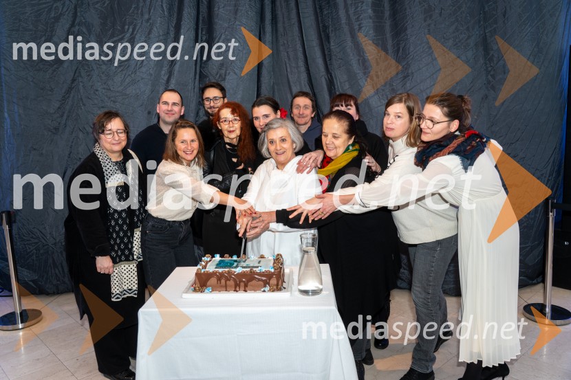 Skrinjica sinjega maka, premiera Lutkovno gledališče Maribor