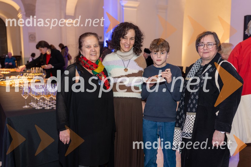 Skrinjica sinjega maka, premiera Lutkovno gledališče Maribor