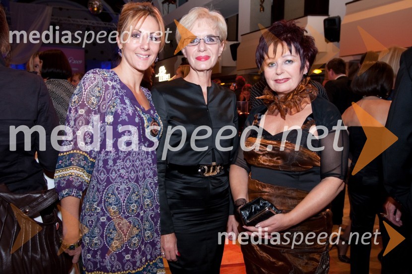 Alenka Bikar, nekdanja atletinja, Metka Premerl, slavistka in  	Zdenka Kahne, lastnica in direktorica kozmetike KahneFemme Fatale 2009
