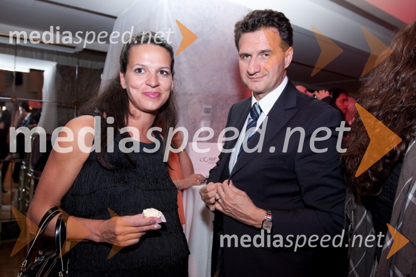 	 Simona Lampe, modna oblikovalka in Milan M. Cvikl, generalni sekretar vlade RSFemme Fatale 2009