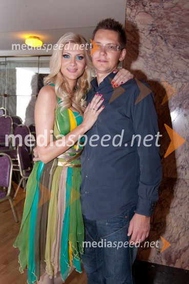 Manca Špik, pevka in njen fant Primož GoričnikFemme Fatale 2009