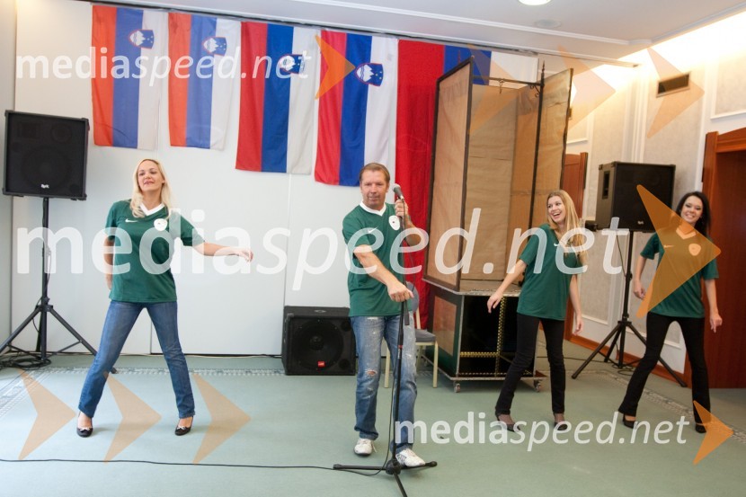 	Gianni Rijavec, pevec s plesalkamiV meni bije slovensko srce, promocija pesmi Giannija Rijavca