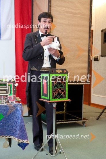 Čarodej z belim zajčkomV meni bije slovensko srce, promocija pesmi Giannija Rijavca