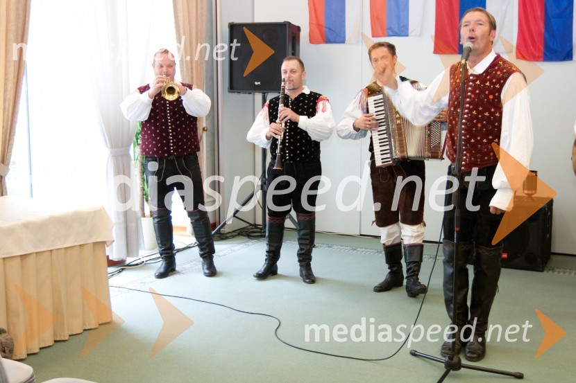 Gianni Rijavec, pevec in Zidaniški kvintetV meni bije slovensko srce, promocija pesmi Giannija Rijavca