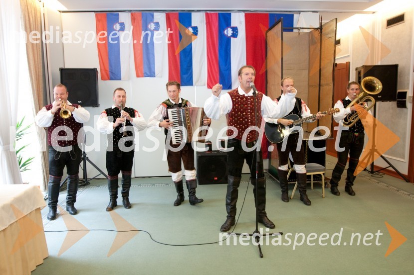 Gianni Rijavec, pevec in Zidaniški kvintetV meni bije slovensko srce, promocija pesmi Giannija Rijavca