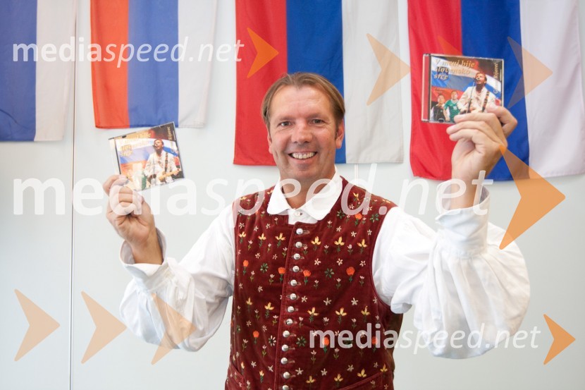 Gianni Rijavec, pevecV meni bije slovensko srce, promocija pesmi Giannija Rijavca