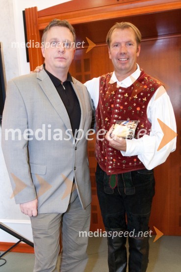 Igor Pirkovič, avtor glasbe in Gianni Rijavec, pevecV meni bije slovensko srce, promocija pesmi Giannija Rijavca