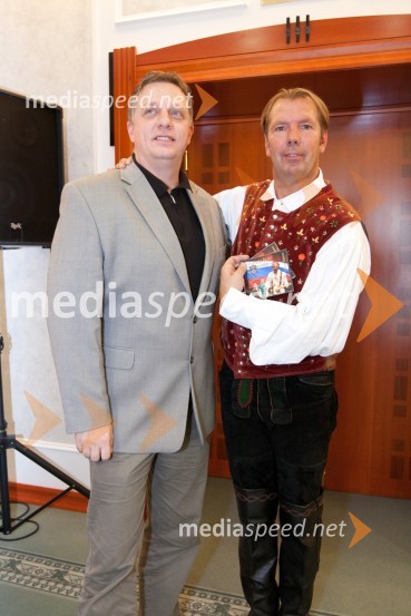 Igor Pirkovič, avtor glasbe in Gianni Rijavec, pevecV meni bije slovensko srce, promocija pesmi Giannija Rijavca