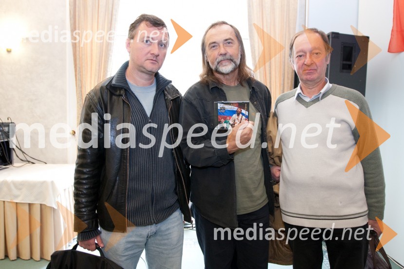 Jernej Vene, glasbeni urednik Radia Slovenija, Dragan Bulič, glasbeni urednik na Valu 202 in Andrej Lenič, nekdanji glasbeni urednik na radiu SlovenijaV meni bije slovensko srce, promocija pesmi Giannija Rijavca