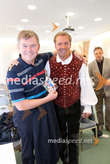 Boris Kopitar, TV voditelj in Gianni Rijavec, pevecV meni bije slovensko srce, promocija pesmi Giannija Rijavca