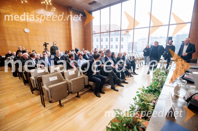 Vlada Republike Slovenije obiskala Kranj