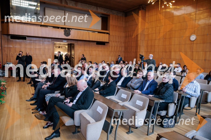 Vlada Republike Slovenije obiskala Kranj