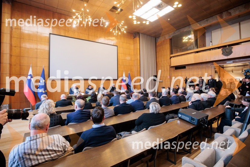 Vlada Republike Slovenije obiskala Kranj