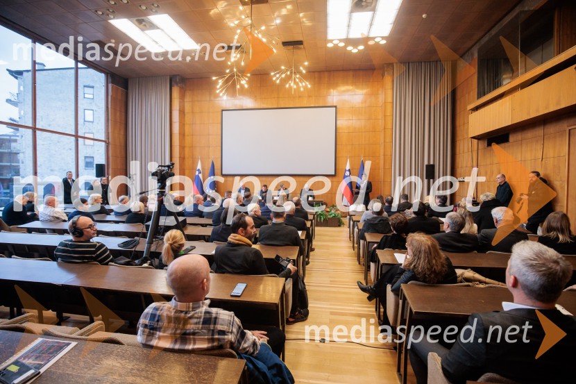 Vlada Republike Slovenije obiskala Kranj