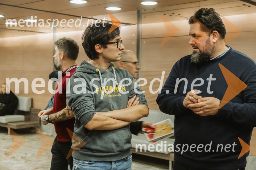 SREČKONSTRIPredstava je res čuden naslov za predstavo