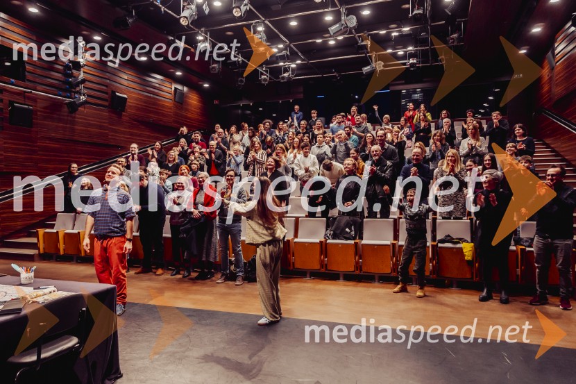 SREČKONSTRIPredstava je res čuden naslov za predstavo