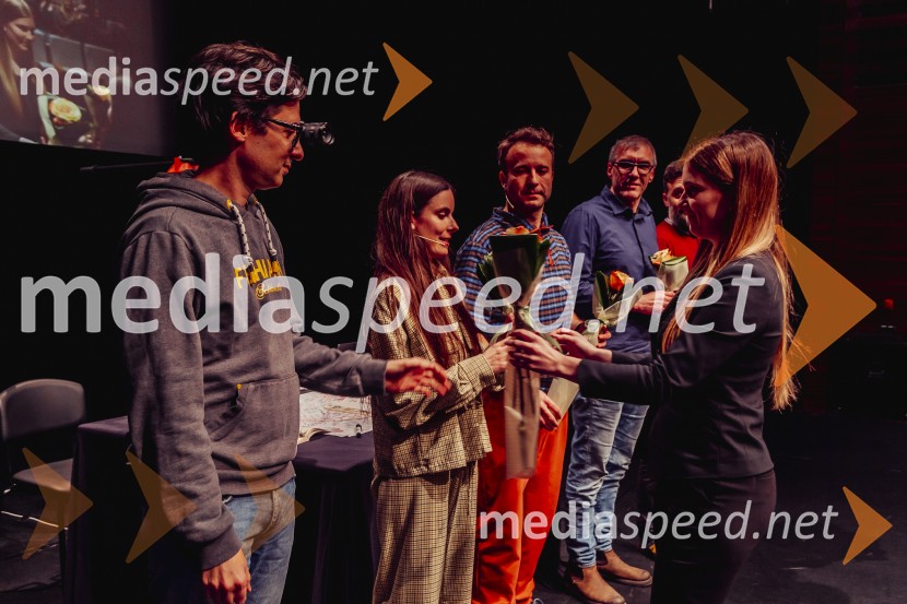 SREČKONSTRIPredstava je res čuden naslov za predstavo