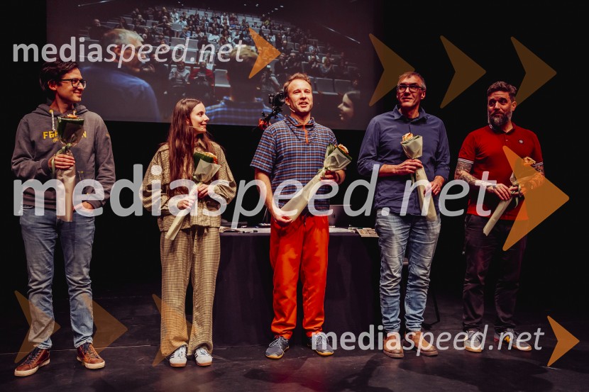 SREČKONSTRIPredstava je res čuden naslov za predstavo