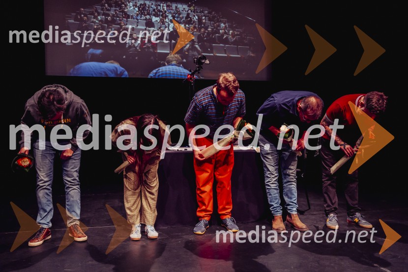 SREČKONSTRIPredstava je res čuden naslov za predstavo