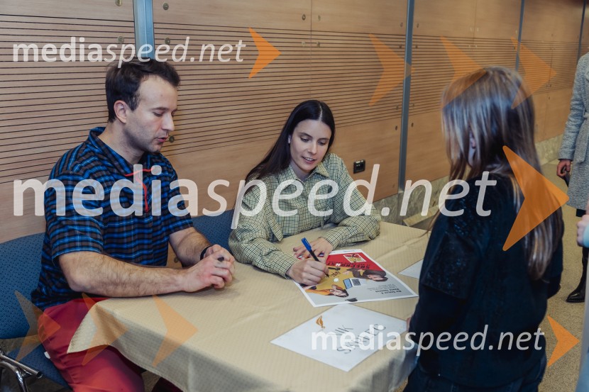 SREČKONSTRIPredstava je res čuden naslov za predstavo