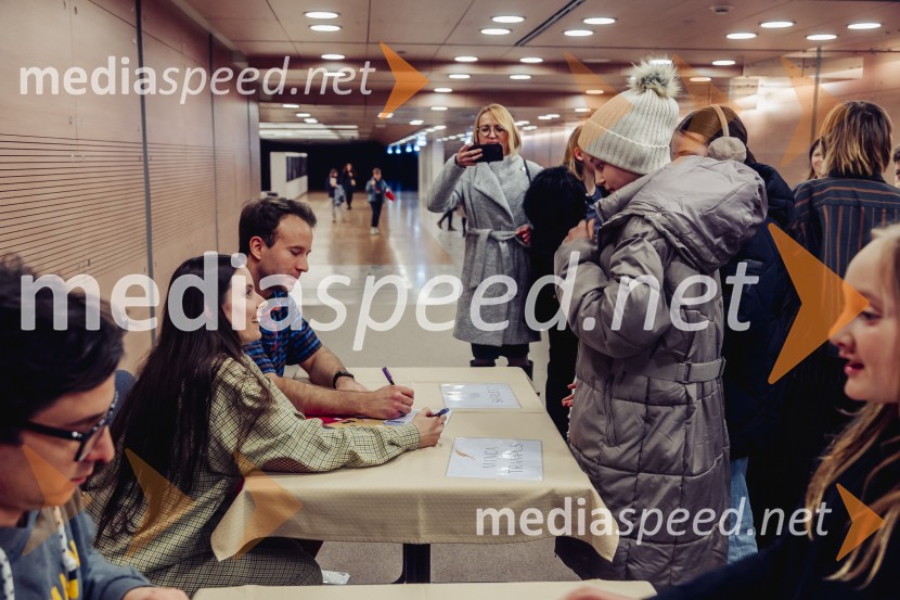 SREČKONSTRIPredstava je res čuden naslov za predstavo