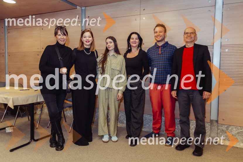 SREČKONSTRIPredstava je res čuden naslov za predstavo