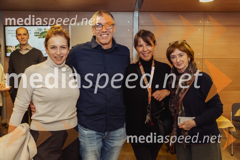 SREČKONSTRIPredstava je res čuden naslov za predstavo