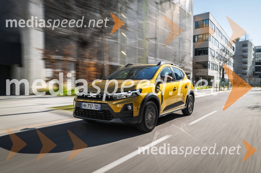 Dacia napada 2026: svetovna novost hibrid-LPG 4x4 in več elektrike