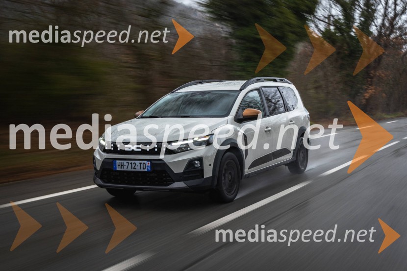 Dacia napada 2026: svetovna novost hibrid-LPG 4x4 in več elektrike