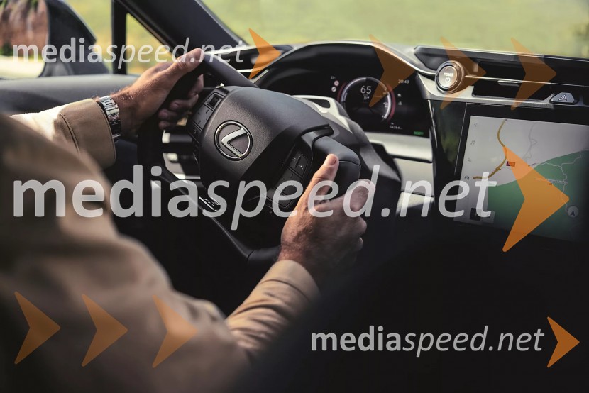 Lexus predstavlja “steer-by-wire”: nova dimenzija krmiljenja v električnem RZ