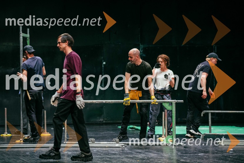 V potu mojega obraza,  krstna uprizoritev koreografskega eseja, SNG Nova Gorica