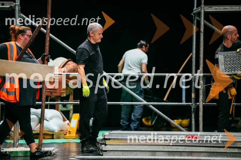 V potu mojega obraza,  krstna uprizoritev koreografskega eseja, SNG Nova Gorica