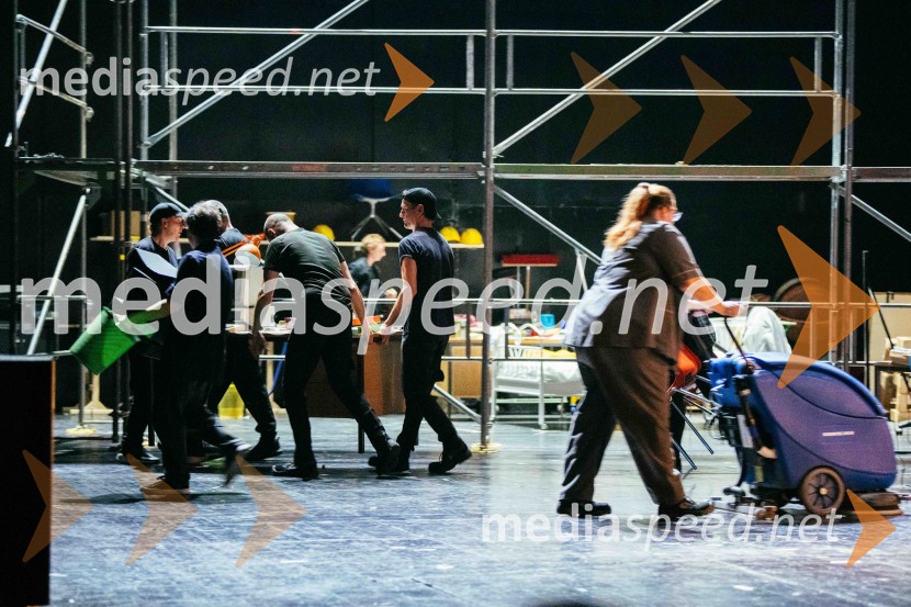 V potu mojega obraza,  krstna uprizoritev koreografskega eseja, SNG Nova Gorica