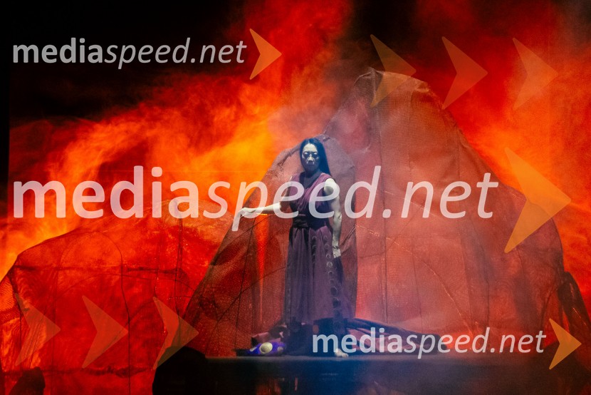 Akram Khan Company, Thikra - noč spominjanja, plesno-gledališko uprizoritev