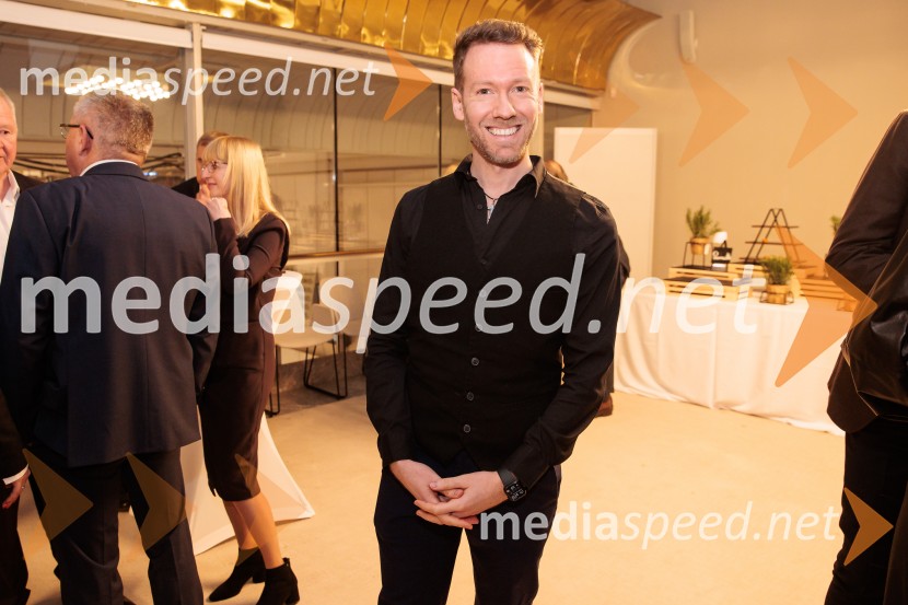 Akram Khan Company, Thikra - noč spominjanja, plesno-gledališko uprizoritev