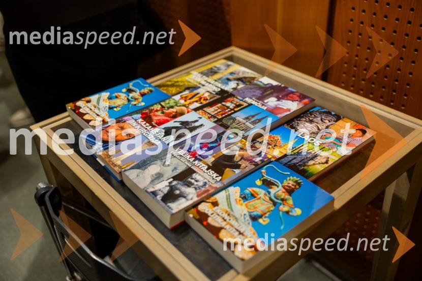 Iskrivo v živo: prof. dr.Bogomil Ferfila in Darja Groznik