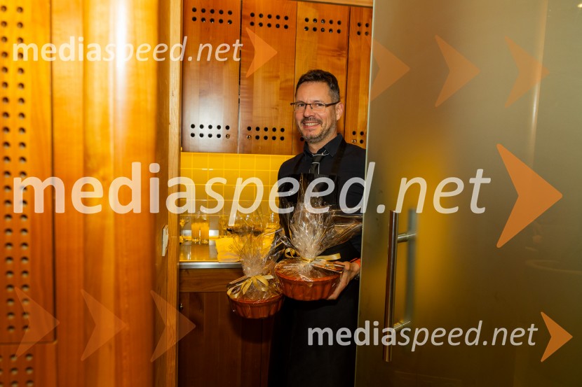 Iskrivo v živo: prof. dr.Bogomil Ferfila in Darja Groznik