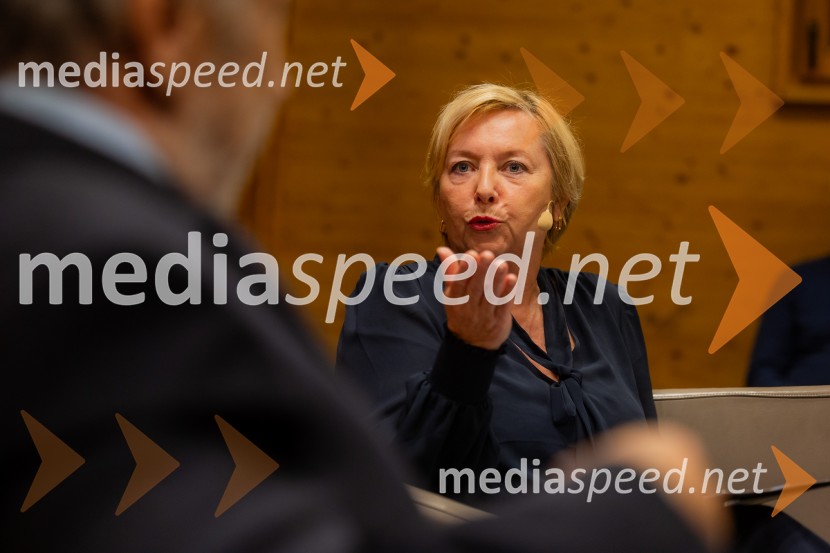 Iskrivo v živo: prof. dr.Bogomil Ferfila in Darja Groznik