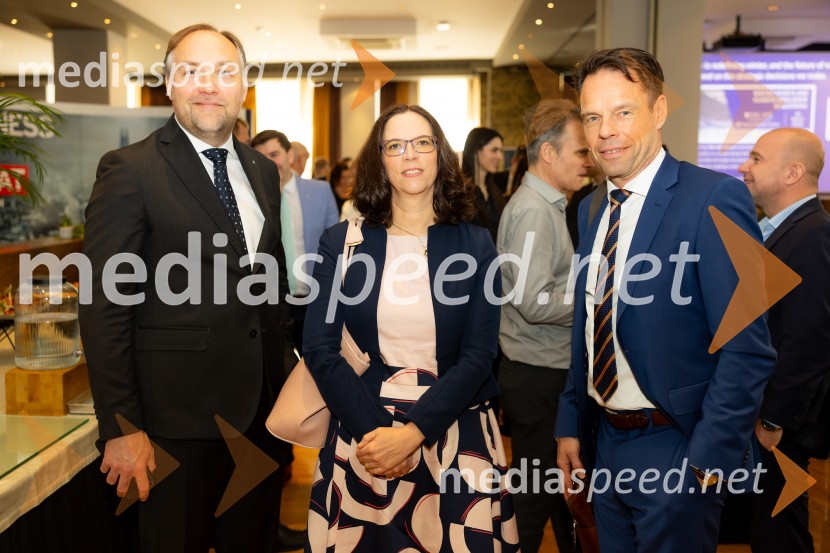 Čaj z razlogom: družinska podjetja med nasledstvom in strateškimi priložnostmi