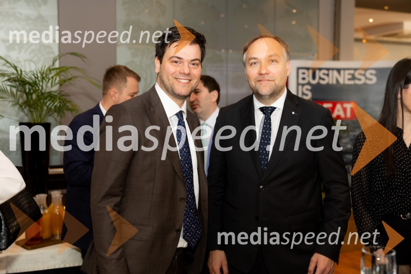 Čaj z razlogom: družinska podjetja med nasledstvom in strateškimi priložnostmi