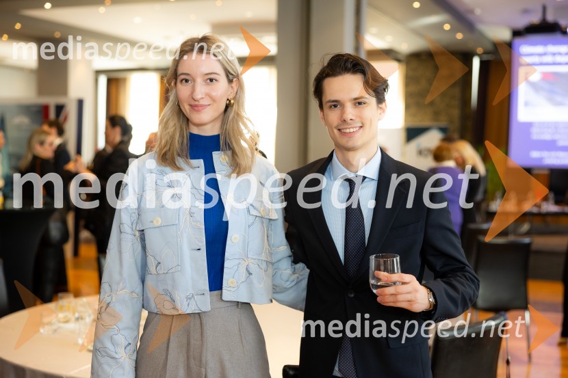 Čaj z razlogom: družinska podjetja med nasledstvom in strateškimi priložnostmi