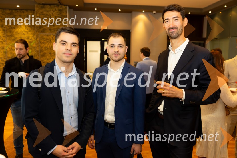 Čaj z razlogom: družinska podjetja med nasledstvom in strateškimi priložnostmi