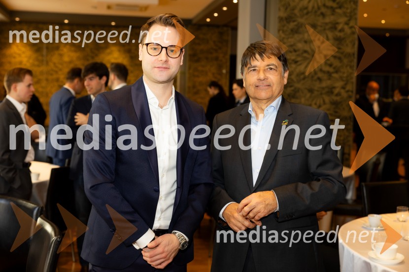 Čaj z razlogom: družinska podjetja med nasledstvom in strateškimi priložnostmi