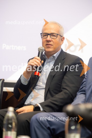 Čaj z razlogom: družinska podjetja med nasledstvom in strateškimi priložnostmi