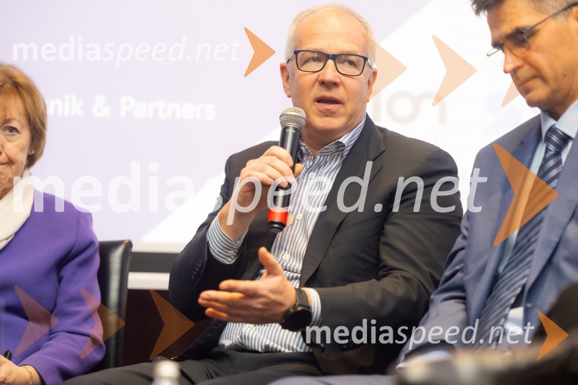 Čaj z razlogom: družinska podjetja med nasledstvom in strateškimi priložnostmi