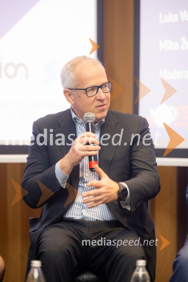 Čaj z razlogom: družinska podjetja med nasledstvom in strateškimi priložnostmi