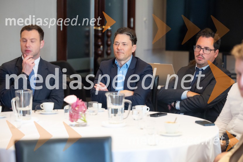 Čaj z razlogom: družinska podjetja med nasledstvom in strateškimi priložnostmi