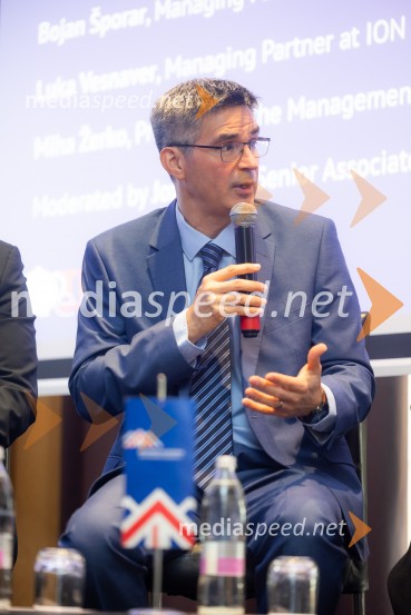 Čaj z razlogom: družinska podjetja med nasledstvom in strateškimi priložnostmi